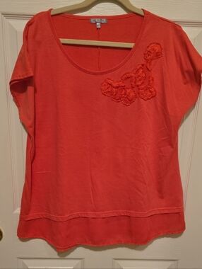 Coral Scoop Neck Short Sleeve Top with Floral Applique